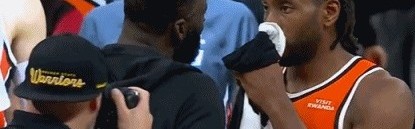 场下是朋友！赛后小卡&amp;加兰分别与追梦拥抱聊天 小卡还与库里交谈