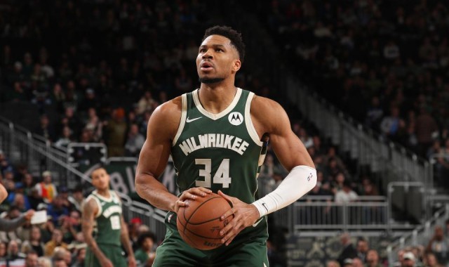 kaiyun安全登录-字母哥27+9+8复出首胜！雄鹿灭爵士结束4连败 乔治22分