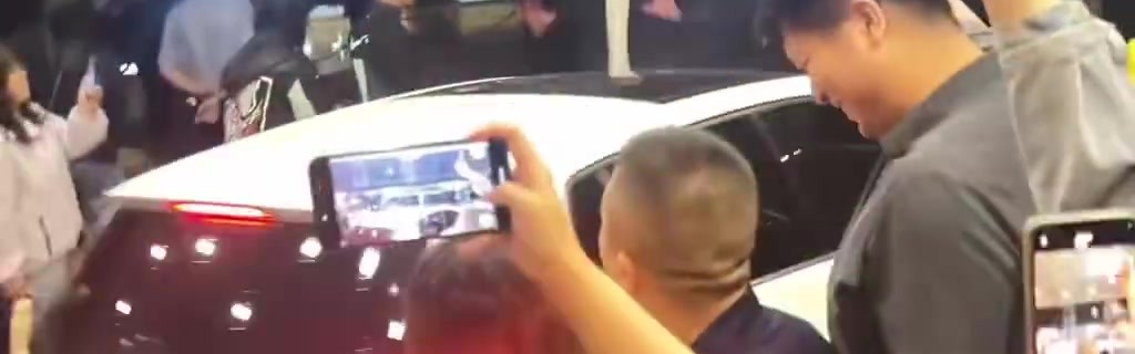 kaiyun安全登录-有温度！潘江赛后向远征北京客场的山西球迷深深鞠了一躬