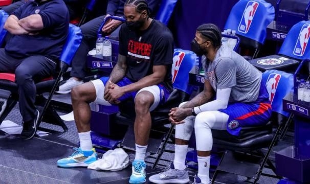 开云体育首页-惨败鹈鹕暴露快艇顽疾，莱昂纳德罕见朝队友发飙